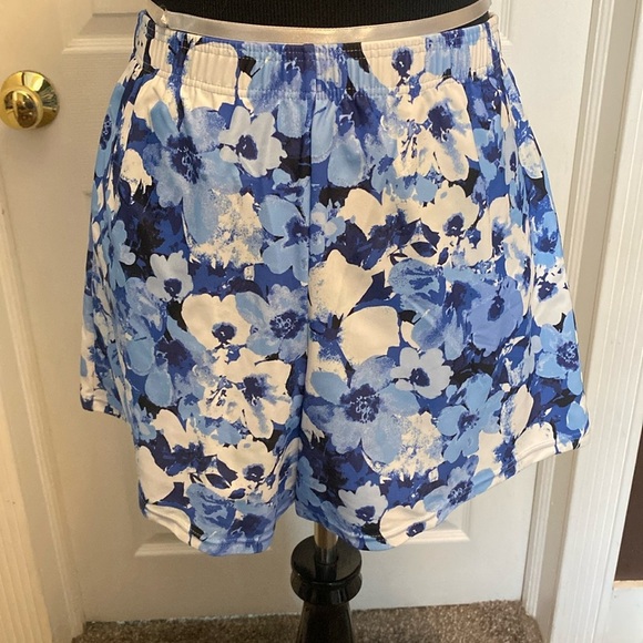 Women’s Swim Shorts Blues and White sz 10 NWOT - Picture 1 of 4